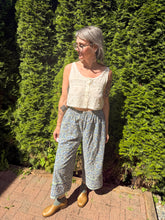 Load image into Gallery viewer, One-of-a-Kind: April Cornell Paisley Floral Tablecloth Easy Pant (M/L)
