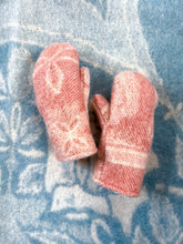 Load image into Gallery viewer, One-of-a-Kind: Orr Health Wool Blanket Mittens (S)
