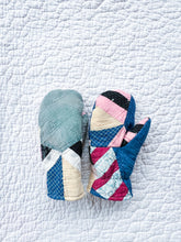 Load image into Gallery viewer, One-of-a-Kind: Rocky Road to Kansas Quilt Mittens (M)
