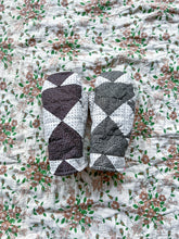 Load image into Gallery viewer, One-of-a-Kind: Cat&#39;s Cradle Quilt Mittens (M)

