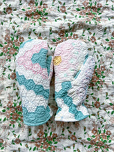 Load image into Gallery viewer, One-of-a-Kind: Grandmother&#39;s Flower Garden Quilt Mittens (M)
