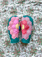 Load image into Gallery viewer, One-of-a-Kind: Grandmother&#39;s Flower Garden Quilt Mittens (L)
