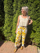 Load image into Gallery viewer, One-of-a-Kind: Vintage Yellow Daisy Tablecloth Easy Pant (S)
