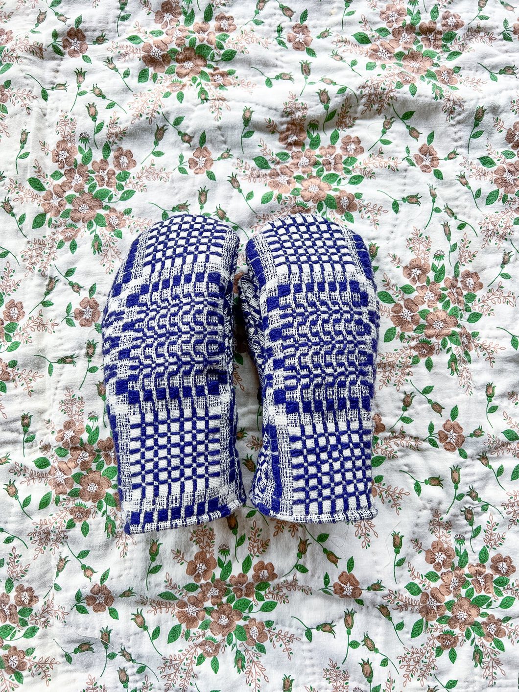 One-of-a-Kind: Woven Coverlet Mittens (S)
