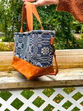 Load image into Gallery viewer, One-of-a-Kind: Coverlet Project Bag (with detachable strap)
