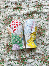 Load image into Gallery viewer, One-of-a-Kind: Grandmother&#39;s Flower Garden Quilt Mittens (S)
