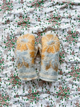 Load image into Gallery viewer, One-of-a-Kind: Orr Health Floral Wool Blanket Mittens (M)
