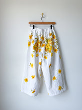 Load image into Gallery viewer, One-of-a-Kind: Vintage Yellow Daisy Tablecloth Easy Pant (S/M)
