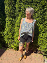 Load image into Gallery viewer, One-of-a-Kind: April Cornell Paisley Floral Tablecloth Pearl Snap Tank (L)
