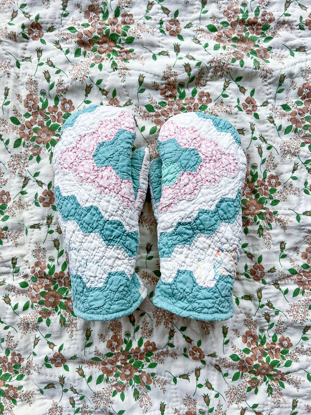 One-of-a-Kind: Grandmother's Flower Garden Quilt Mittens (M)