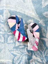 Load image into Gallery viewer, One-of-a-Kind: Rocky Road to Kansas Quilt Mittens (M)
