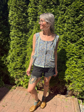 Load image into Gallery viewer, One-of-a-Kind: April Cornell Paisley Floral Tablecloth Pearl Snap Tank (L)
